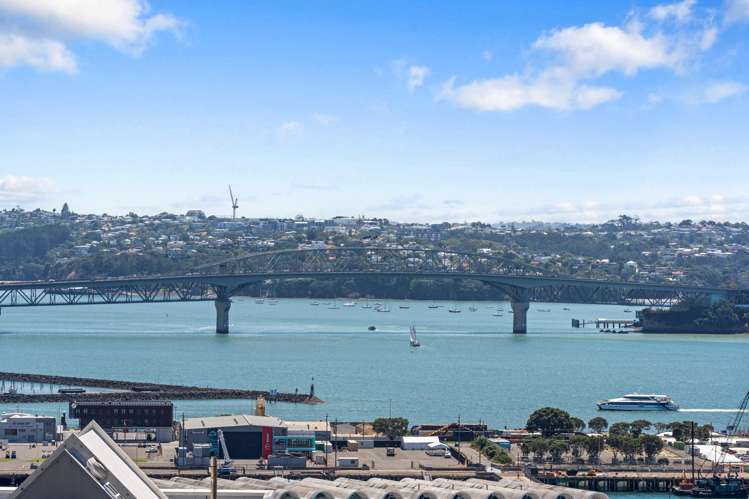 2102/26 Albert Street_0