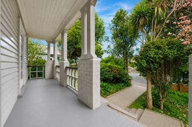 590 Mount Albert_1