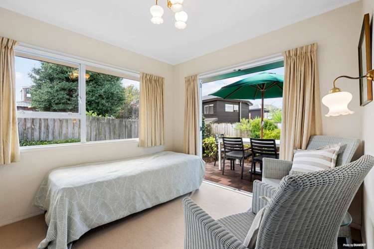 8/10 Gerard Way Saint Johns_9