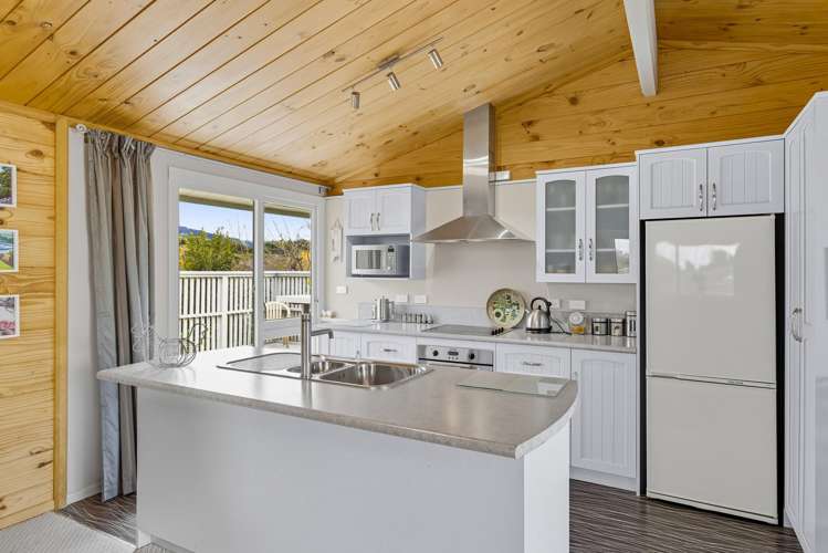13 Grange Park Avenue Raumati South_5