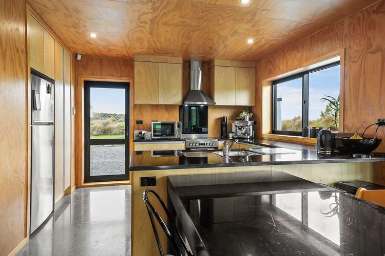 23 Metcalfe Road Ngahinapouri_17