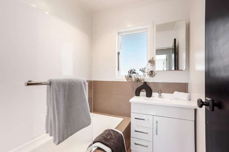 3 Shamrock Lane Te Atatu Peninsula_16