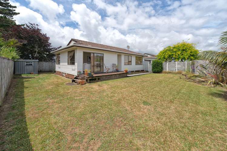 2/147 Carnoustie Drive Wattle Downs_13