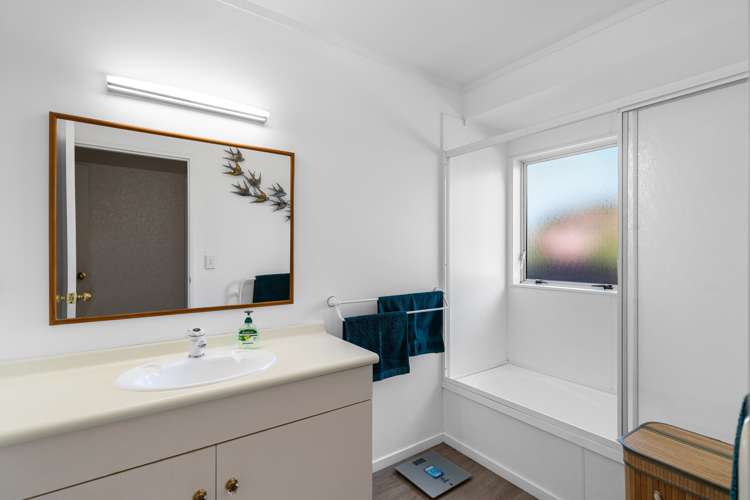 64 Sunnyhills Avenue Glenview_14