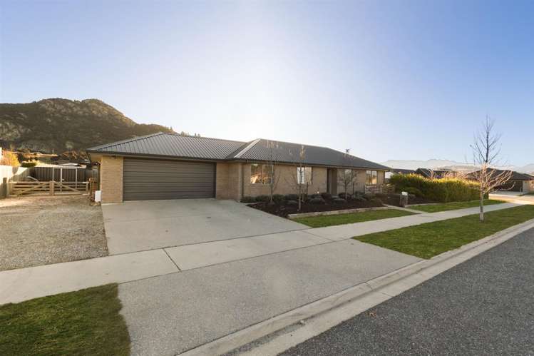 2 Kingfisher Crescent Albert Town_15
