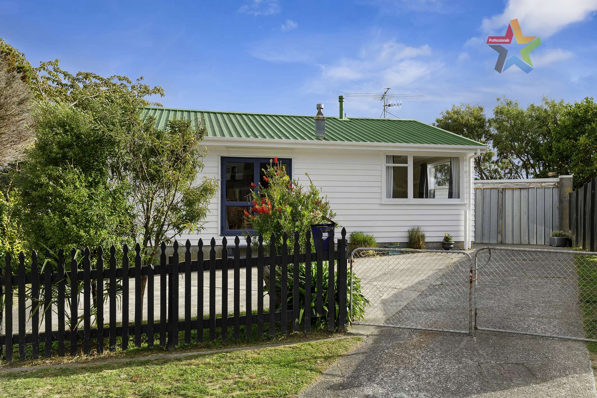 5 Tyrone Grove Wainuiomata_0