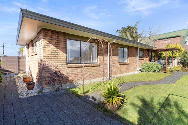 2/65 Sturges Road Henderson_22