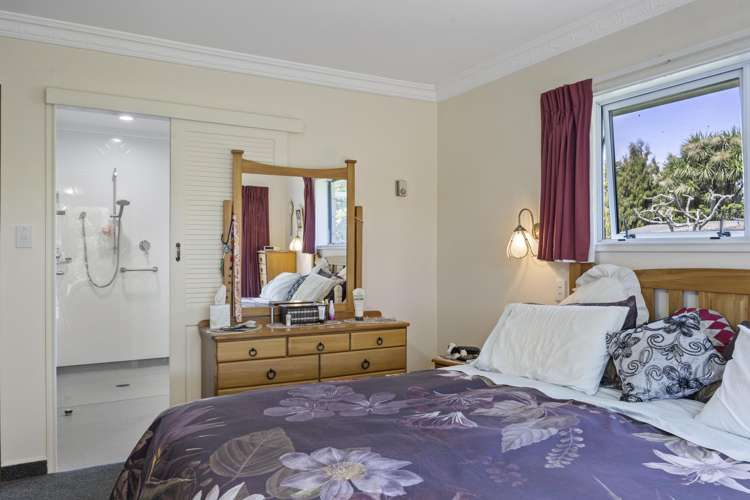 136 Bird Road Stratford_11