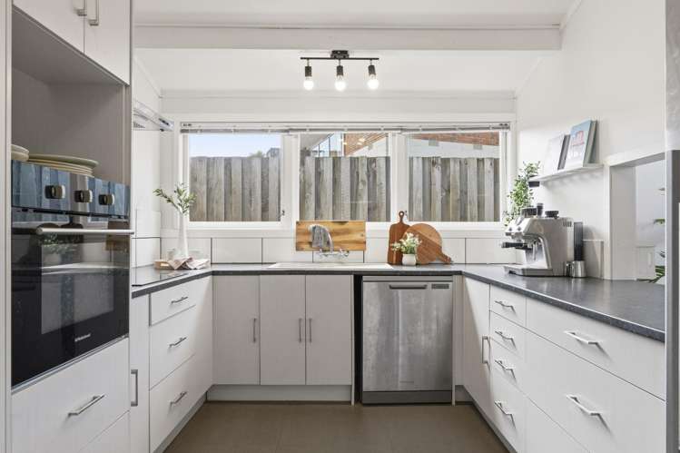 27 Takapu Street Matua_11