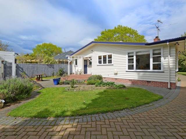 112 Barton Avenue Heretaunga_1