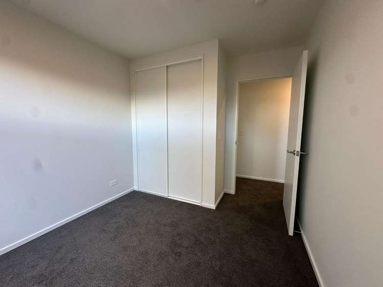 16 Accadia Drive 11103_8