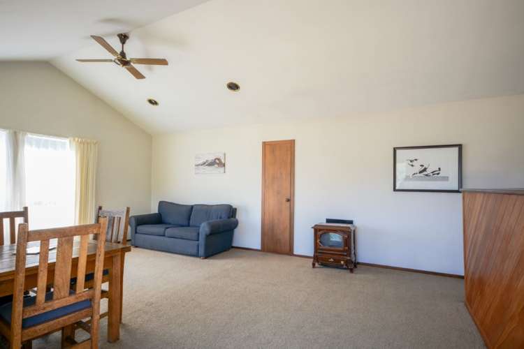 17 Settlers Hill Akaroa_21