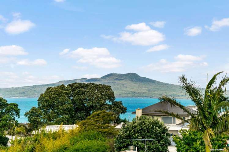 2/1 Eastcliffe Road Castor Bay_14