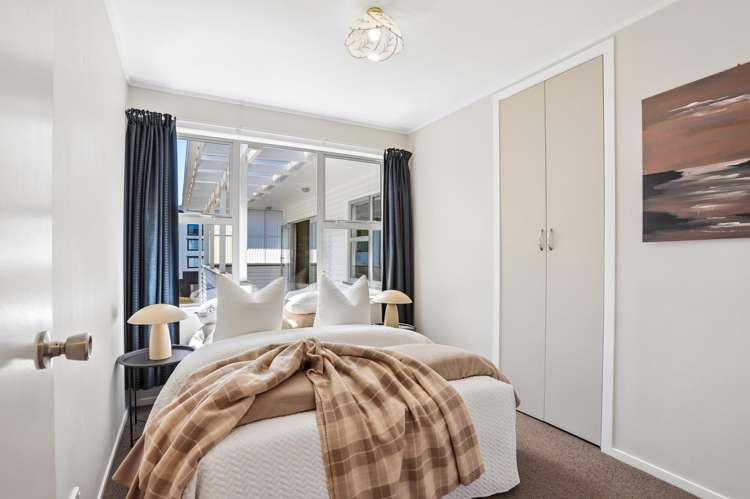 72 Golf Road New Lynn_12