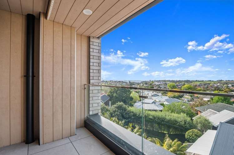 208/8 Meadowbank Road  (The Risland) 1723_2