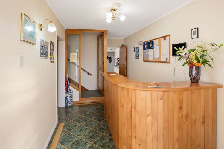 26/28 Waikawa Road Picton_11