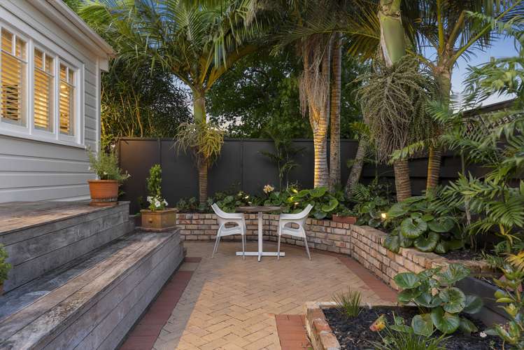 72 The Drive Epsom_24