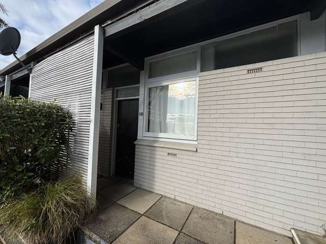 Charming Studio Unit w/Garden