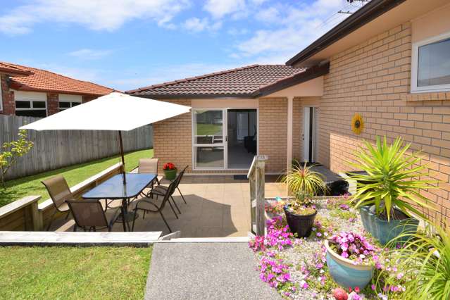 35 Chesterfield Way Orewa_1