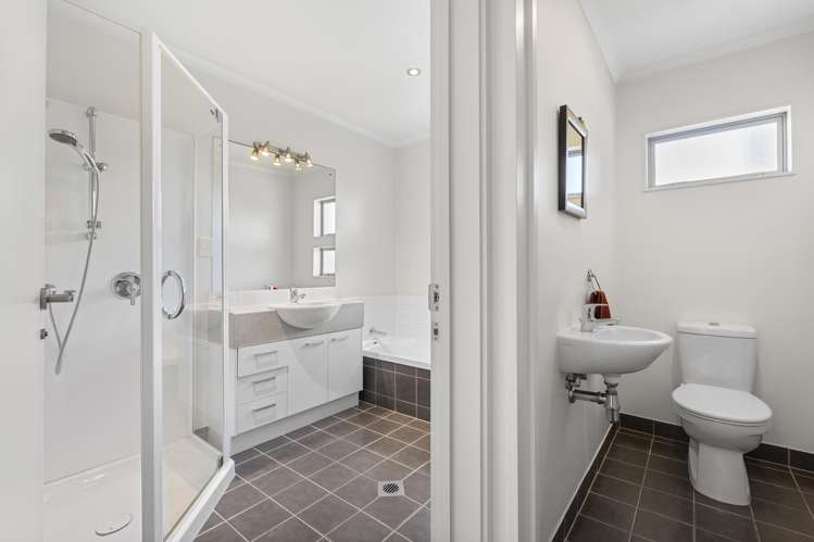 60 Chesterfield Way Orewa_21