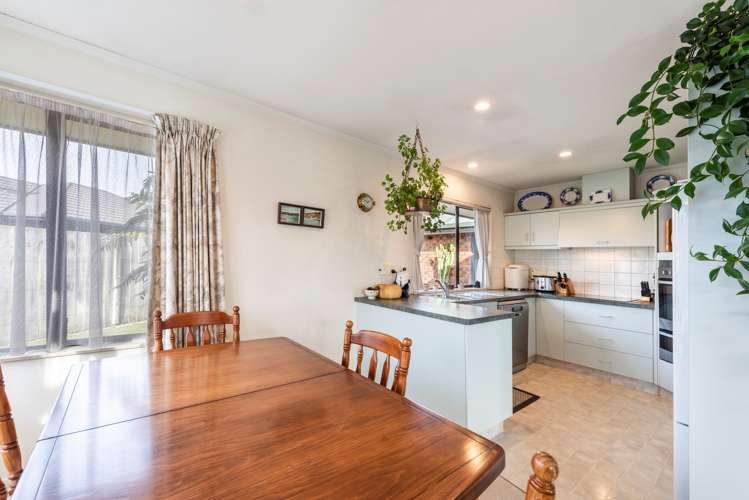 84 Aldinga Avenue Stoke_6