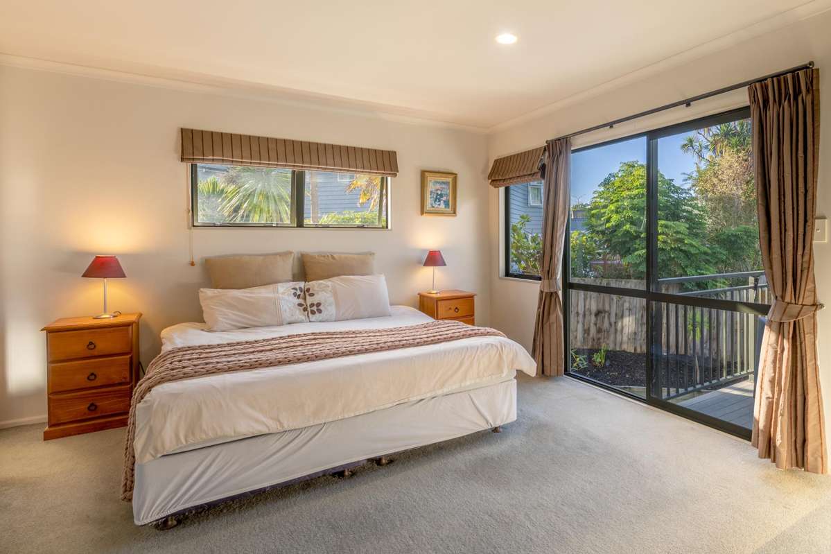 32 Ian Sage Avenue_5