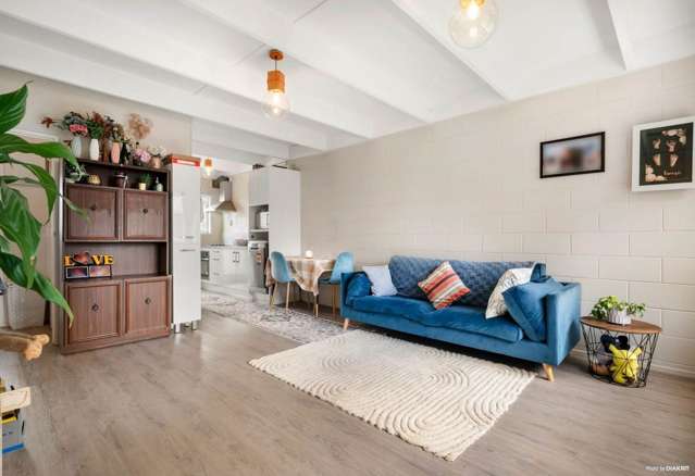 2-Bedroom Unit with 2 Carparks