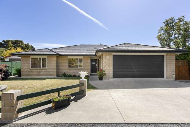 PRIVATE & PEACEFUL - EFFORTLESS MODERN LIVING