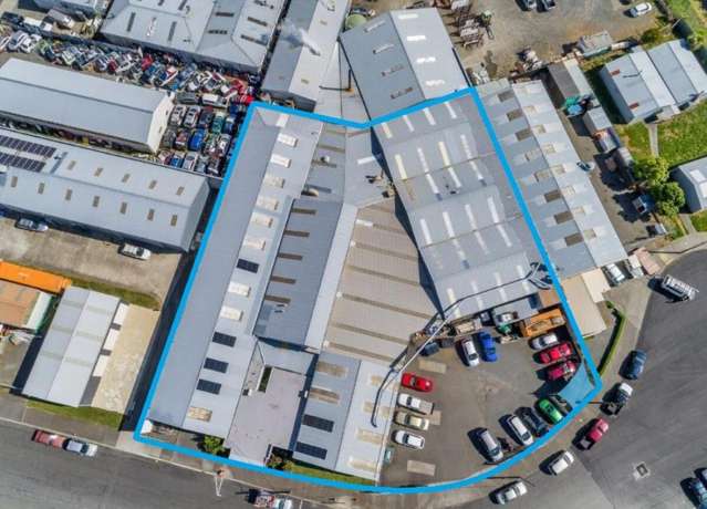 2400m&sup2; Napier Warehouse For Lease
