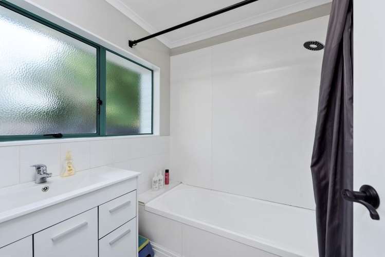 15b Henderson Crescent Parkvale_9