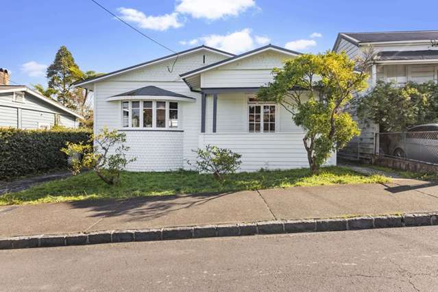 'Worst house on best street' for sale after family pulls plug on renovation