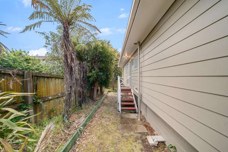 2A Netherlands Avenue Kelston_11