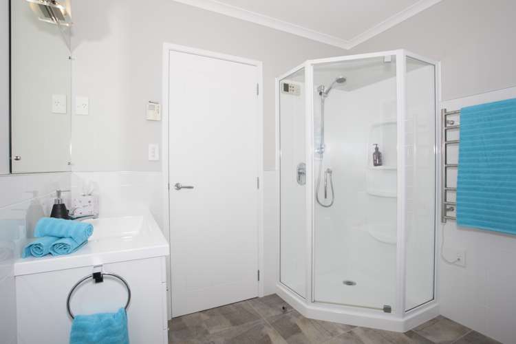 19 Meridian Grove Kelvin Grove_18