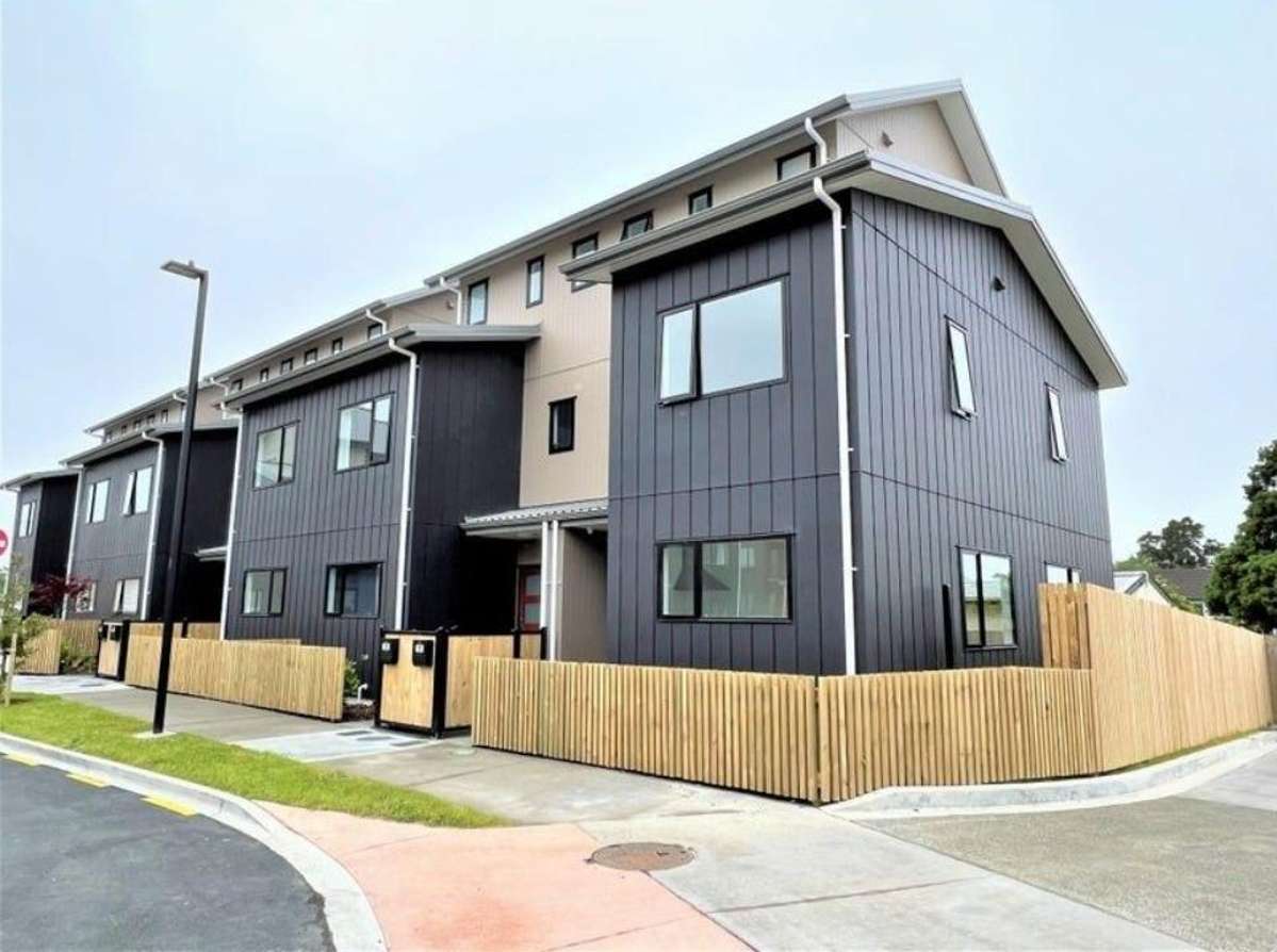 31 Elieen Newwey place, Henderson, Auckland 1