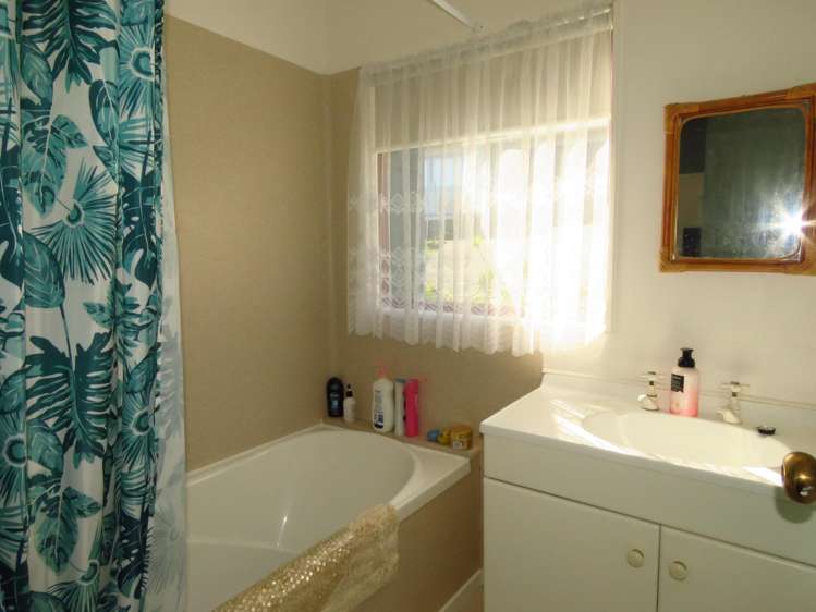 5 Dudley Crescent Cable Bay_14