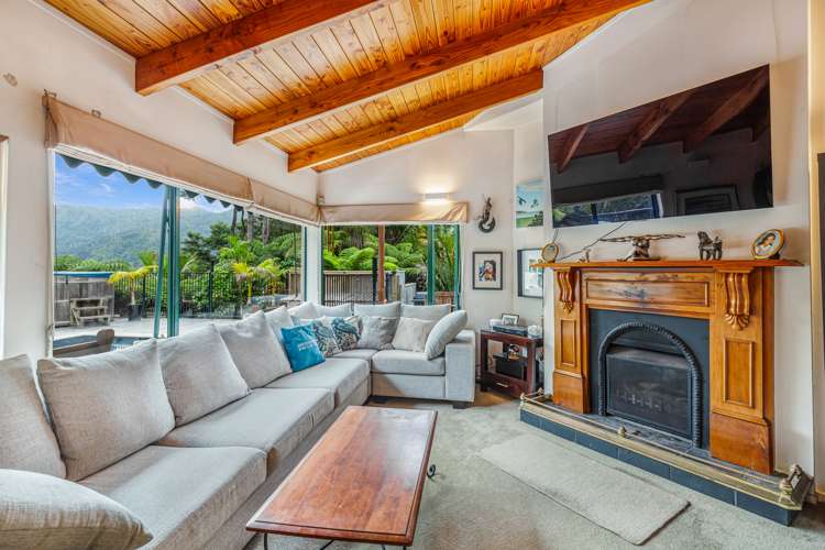 1075 Huia Road Huia_7