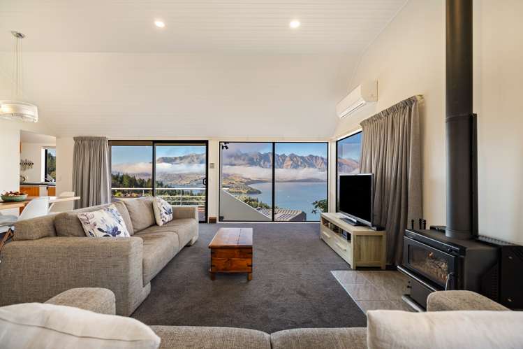 110b Wynyard Crescent Fernhill/Sunshine Bay_9