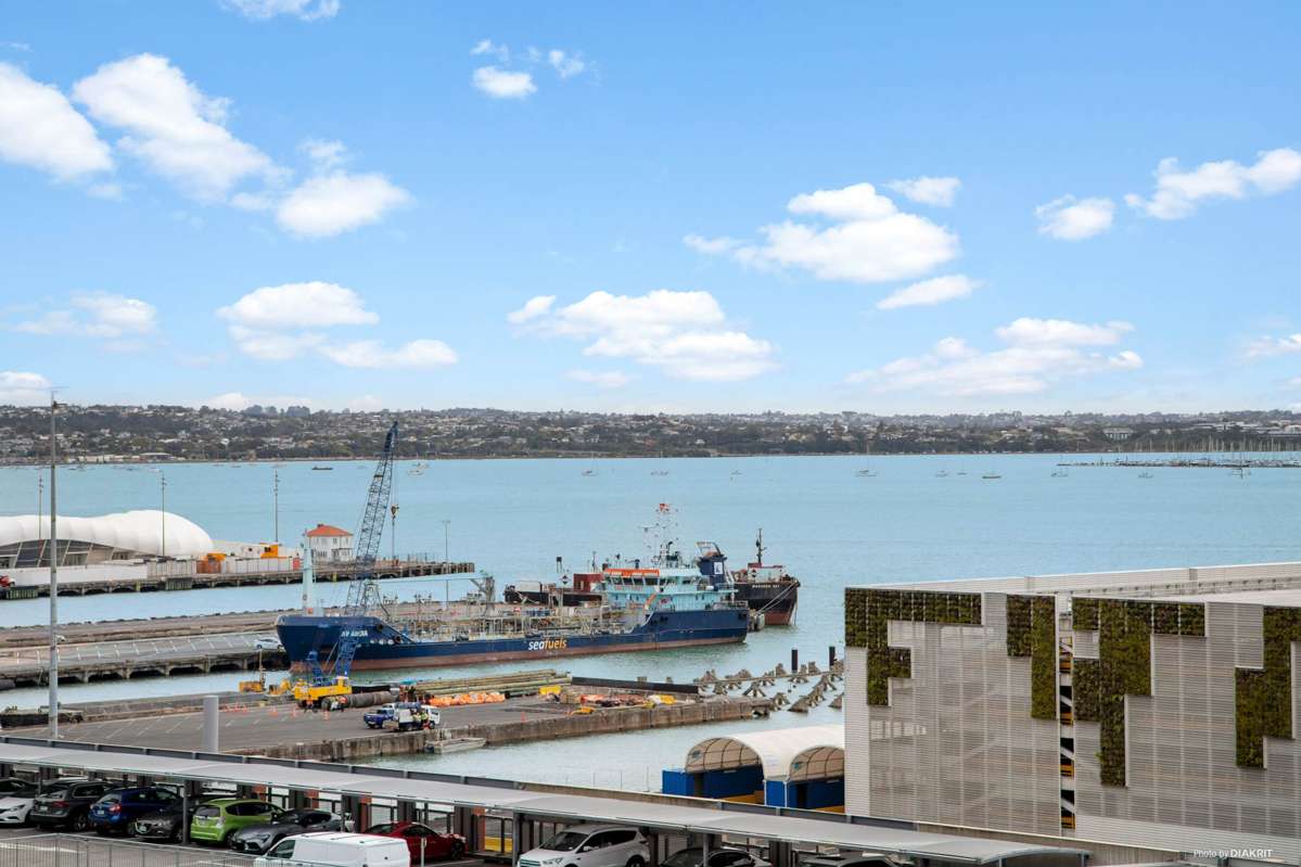 1004/30 Beach Road_0