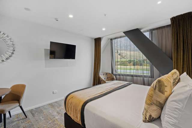 Unit 11 (Door 003) LQ, 18 Mountain Ash Drive Frankton_1