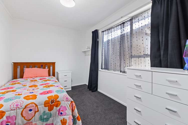 2/11 Farnborough Street Aranui_7