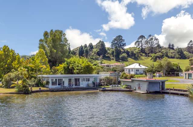 Lakeside living at Rotoiti