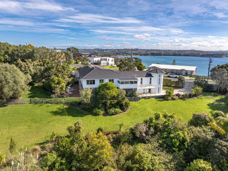 1/4 Roberts Road Matakatia_33