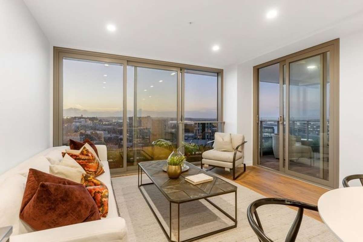 PANORAMIC CITY & HARBOUR VIEWS! 1