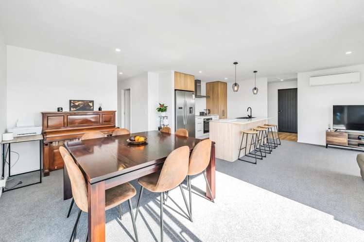 197 Faringdon Boulevard Rolleston_9