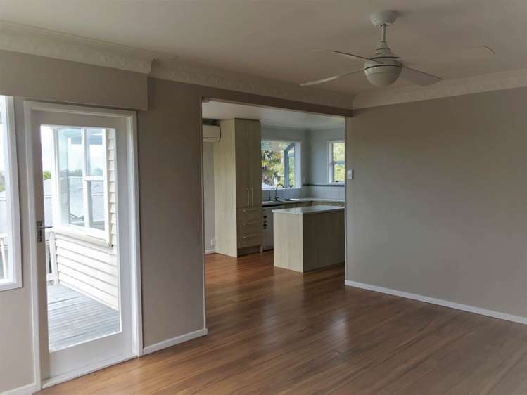 5 Cron Avenue Te Atatu South_9