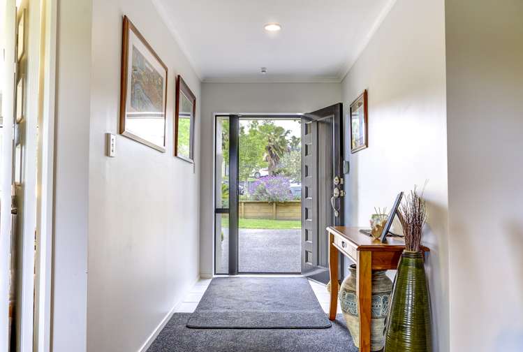 97 Farnborough Drive Grandview Heights_8