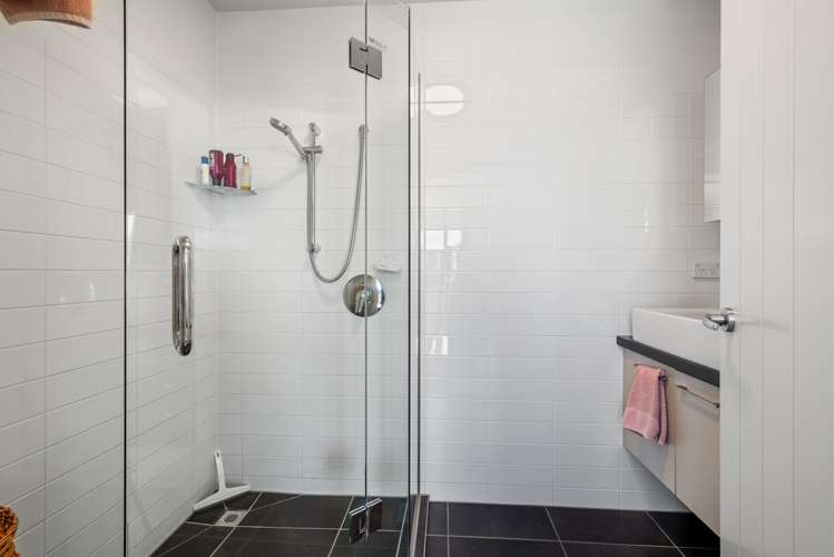 2a/12 Seaway Road Clarks Beach_15