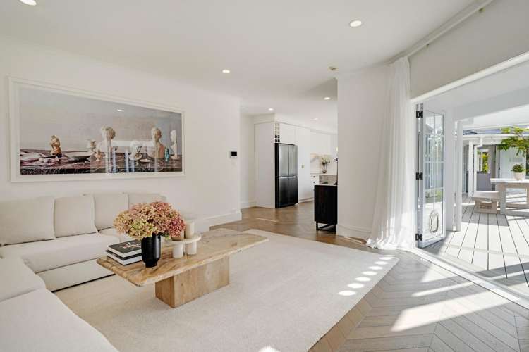 1 Almond Grove Greenhithe_10