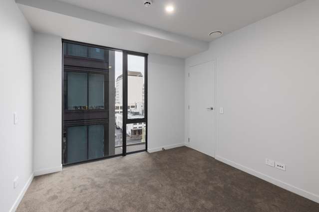 W705/160 Victoria Street 2185_4