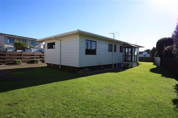 6 Camellia Avenue Bell Block_10